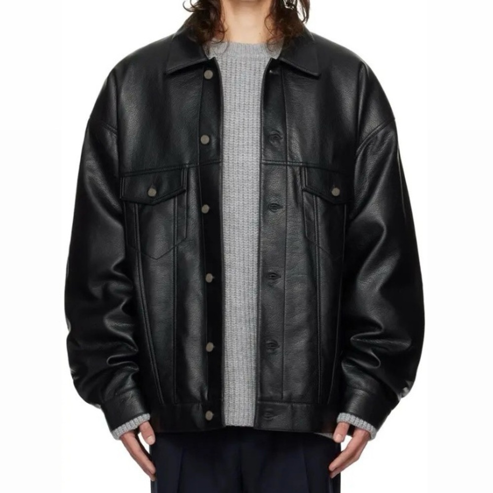 Danier 100% genuine leather trucker jacket. 🖤